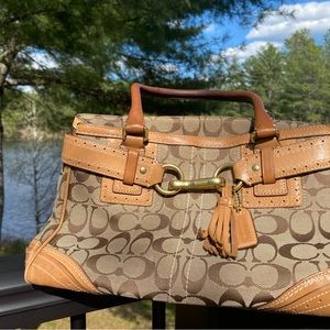 Coach bag - neutral colors